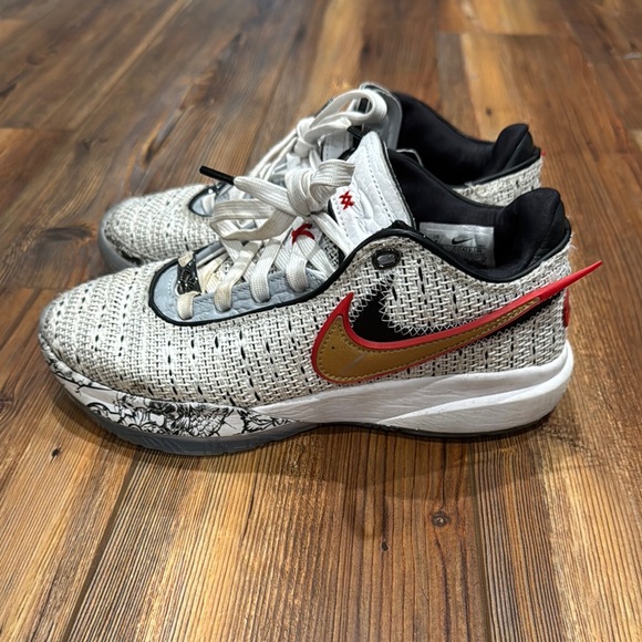 Nike White and Black Shoes with Red and Gold Details - Picture 3 of 7
